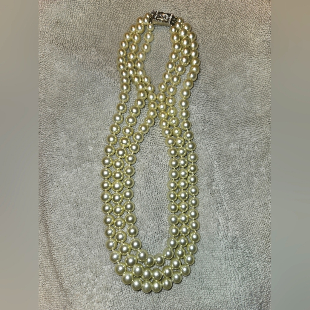 TRIPLE STRAND CULTURED PEARLS WITH SIMULATED DIAMOND SILVER PLATED CLASP. WOW.